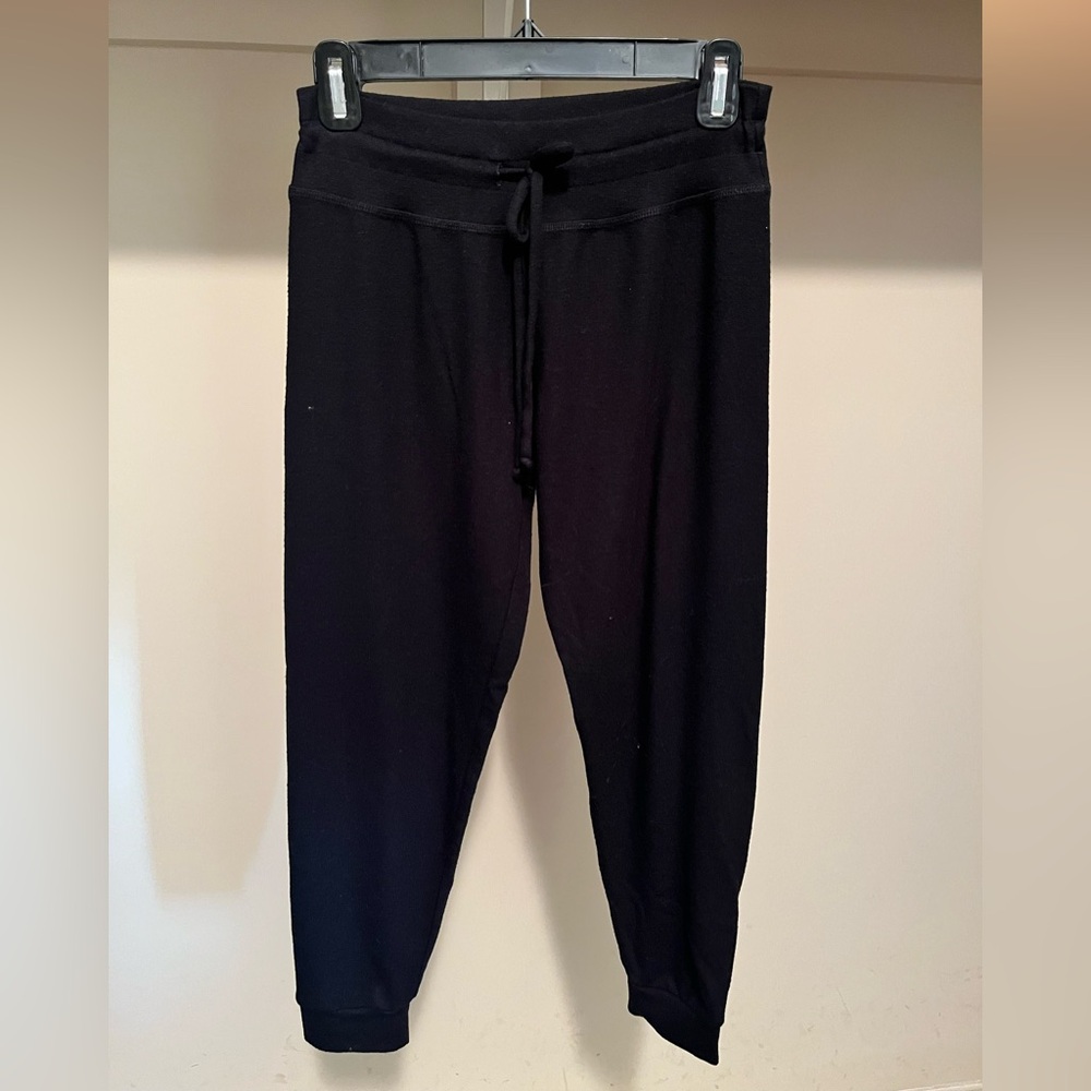 Beyond Yoga Black Joggers - Picture 2 of 5